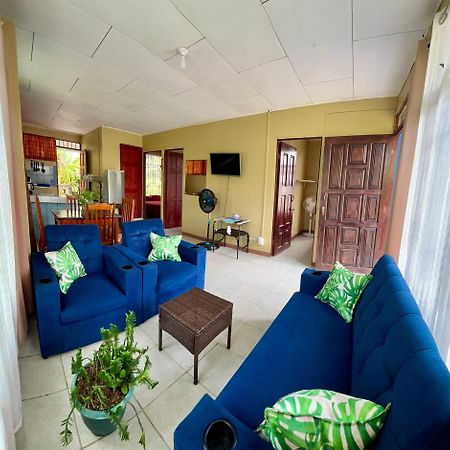 Blue House Guest House ปัวร์โตคิมาเนซ ภายนอก รูปภาพ