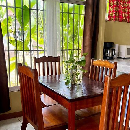 Blue House Guest House ปัวร์โตคิมาเนซ ภายนอก รูปภาพ