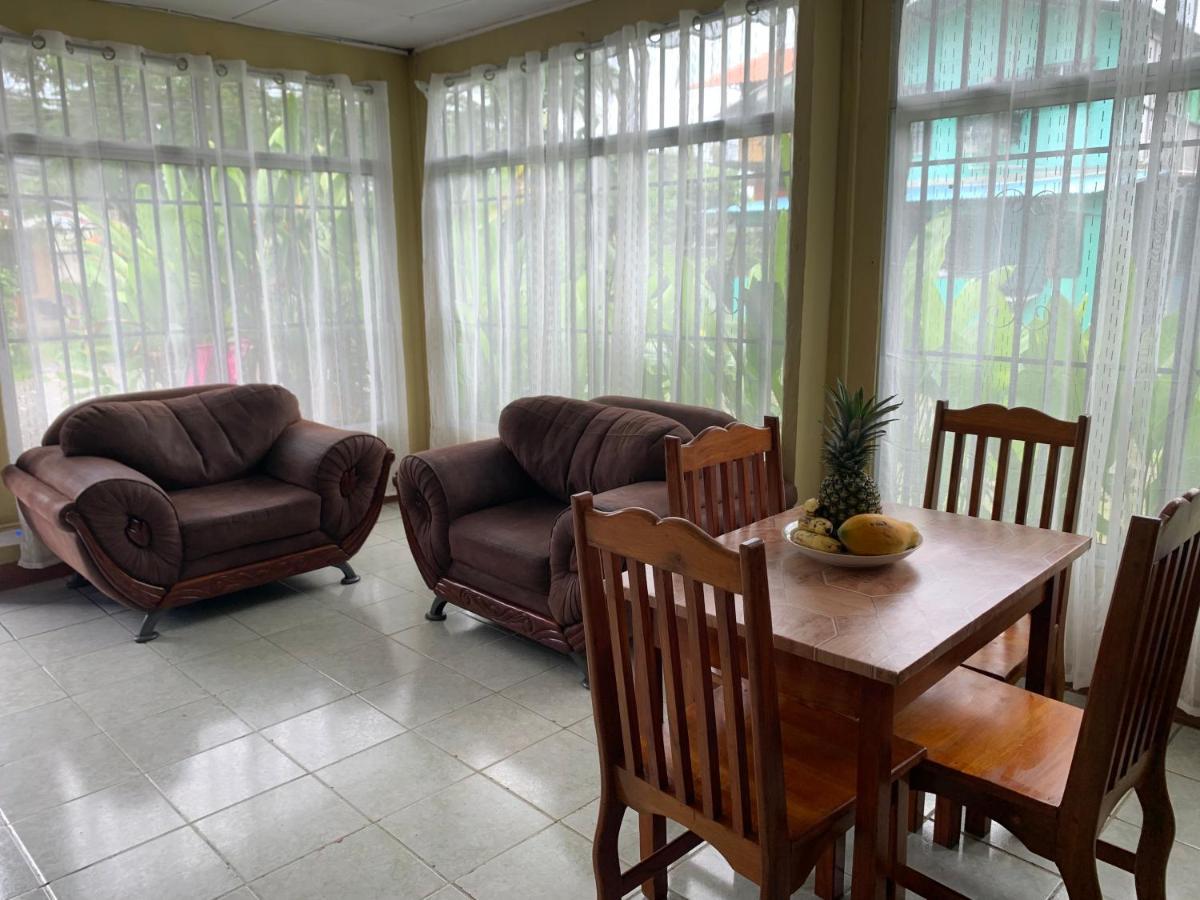 Blue House Guest House ปัวร์โตคิมาเนซ ภายนอก รูปภาพ