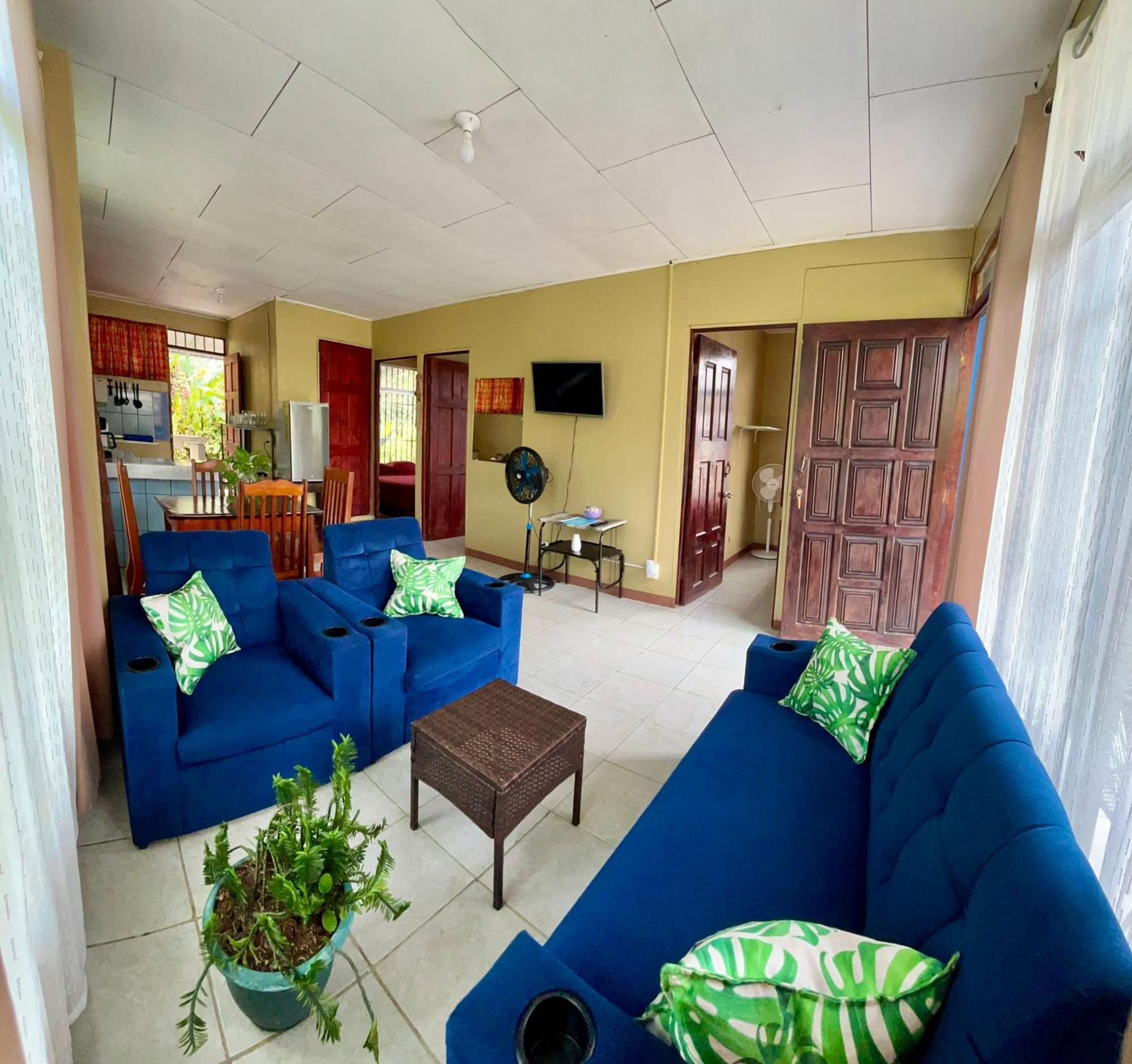 Blue House Guest House ปัวร์โตคิมาเนซ ภายนอก รูปภาพ