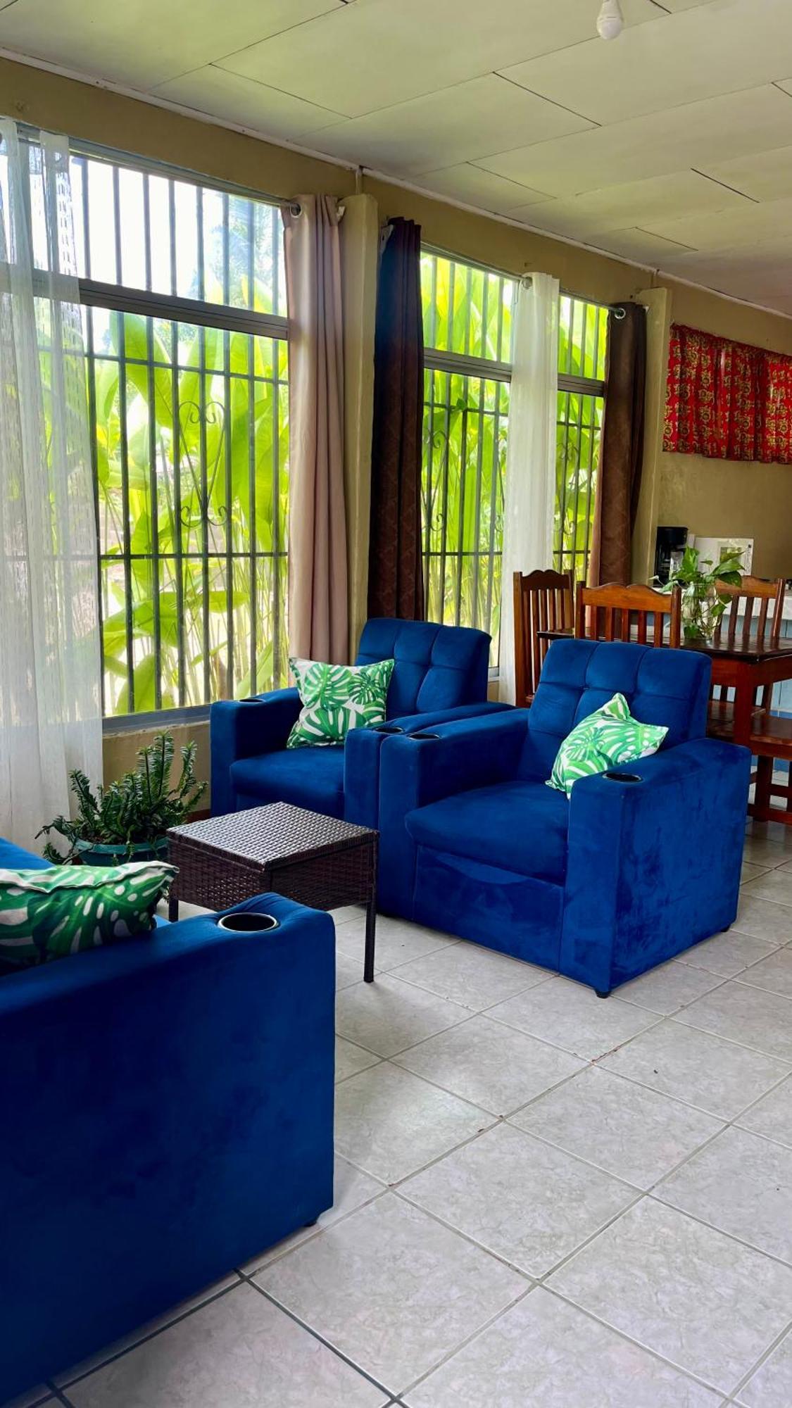 Blue House Guest House ปัวร์โตคิมาเนซ ภายนอก รูปภาพ